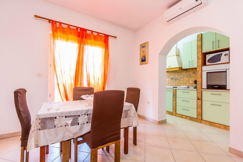 Apartment Mirjana Πούλα Δωμάτιο φωτογραφία